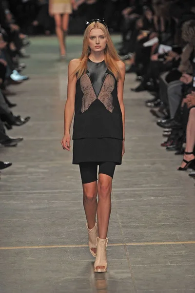 Look 11